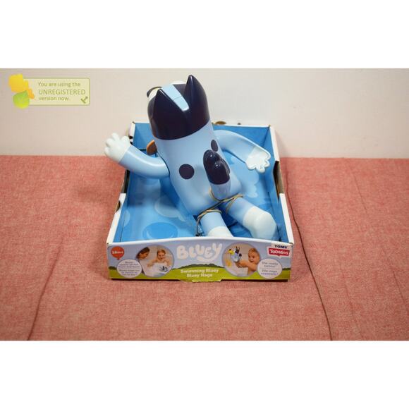 Tomy Swimming Bluey Bath Toy with Seahorse - Picture 3 of 5